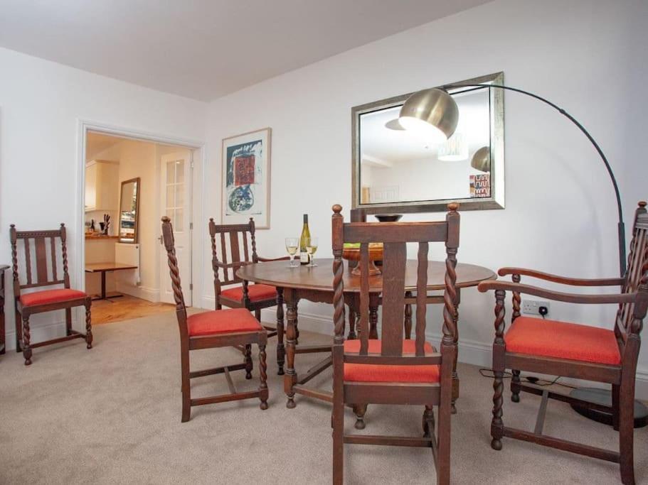 2 Central, Spacious, Apartment With Private Patio Sidmouth Luaran gambar